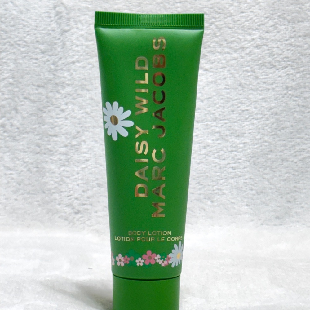 Marc Jacobs Green Daisy Wild Body Lotion Tube